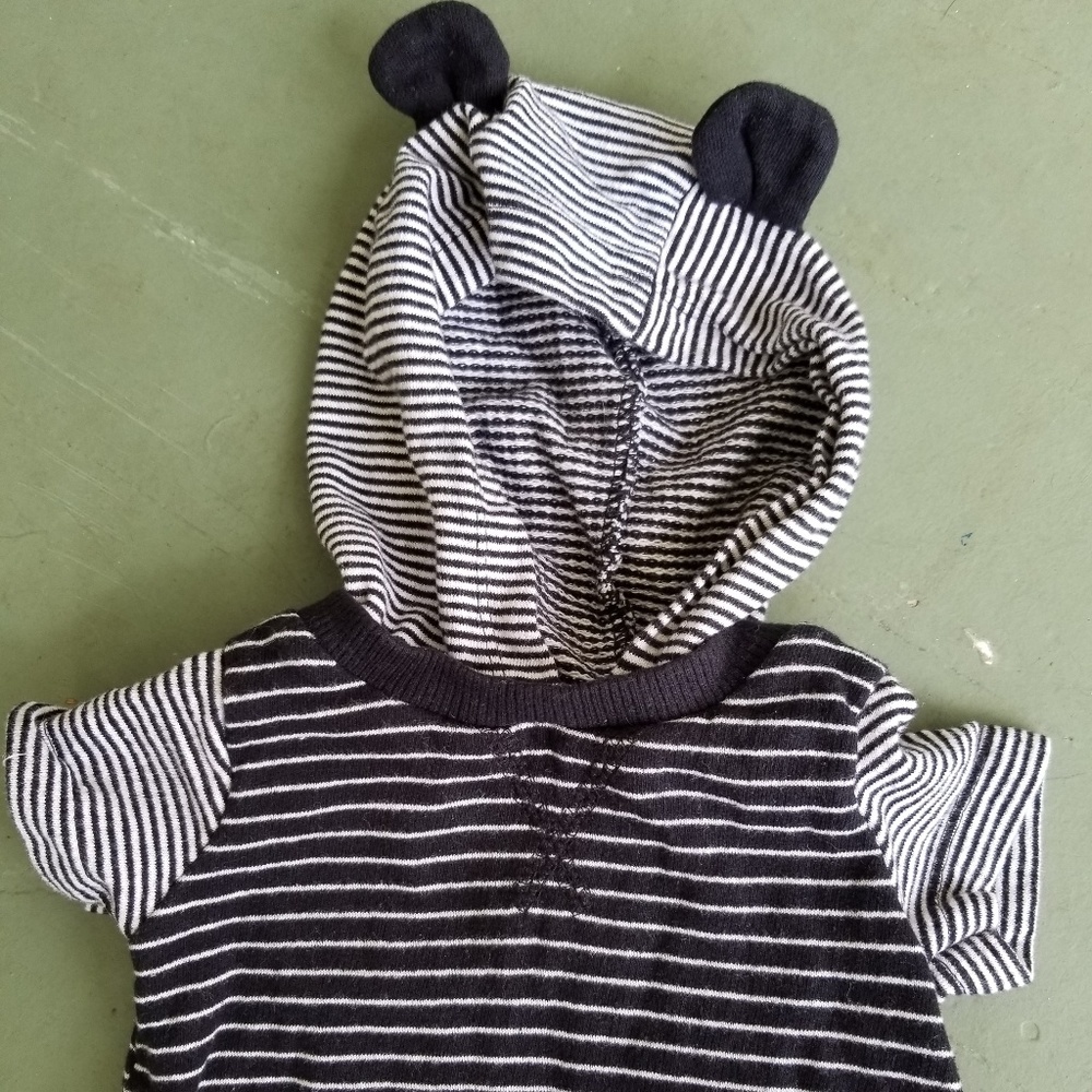 ❌SOLD❌Carters 3M Hooded Onsie